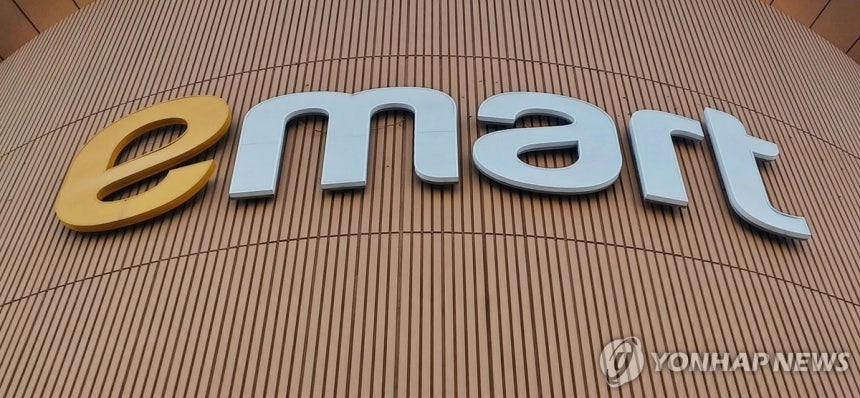 이마트 주가 5%대 급락, 1분기 실적 발표 앞두고 백화점·편의점 강세와 대조
