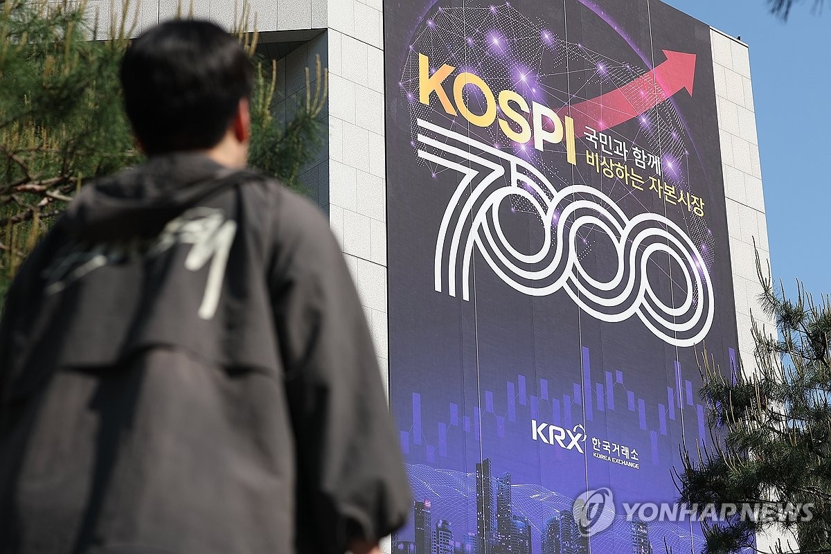 KOSPI supera 7.800 y crece la ‘inversión chamánica’ entre quienes buscan señales