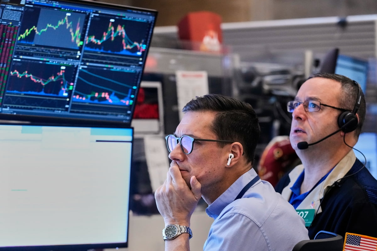 Wall Street cae por salto de rendimientos y cumbre EE.UU.-China sin resultados; Nasdaq -1,5%