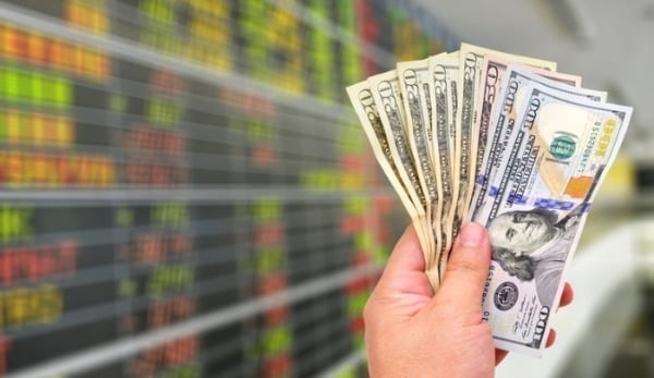 El won-dólar supera los 1.500 intradía por primera vez en cerca de un mes